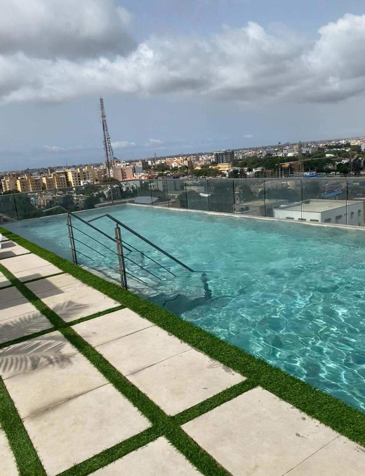 Cocon cozy standing with gym séjour chez hôte Dakar Ngoại thất bức ảnh